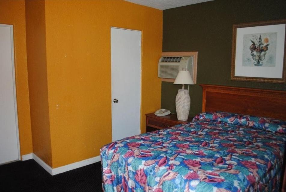 Atlantic Economy Inn Daytona Beach Room photo